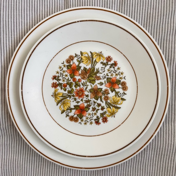 Vintage Corelle Indian Summer Floral dinner and salad plate set - Picture 2 of 12